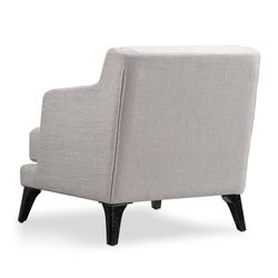 Butaca,  74  x  84  x  78 cm,  con reposa brazos y cojínes tapizados en beige |  Colección Delft