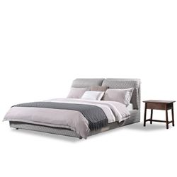 Cama, 180  x  200 cm, tapizada con tejido acolchado gris claro |  Colección Bonn