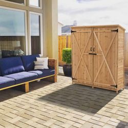 Caseta Armario Gardiun Sundy 140x52x162 cm en Madera Maciza para Exterior - Almacenamiento Resistente y Duradero al Aire Libre