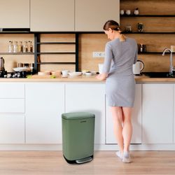 CATTERHOUSE Planeta 30L Metall-Recycling- und Abfalleimer, 33,5 x 30 x 60,5 cm, mit Pedal, herausnehmbarem Eimer und Soft-Close-Funktion – Modernes und praktisches Design für Küche und Bad