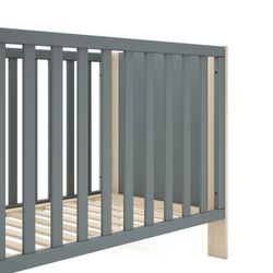Culla, 123,2 x 65,5 x 80 cm, in legno di pino verde e naturale | Collezione Esteban