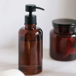 Dispensador de jabón, 7 x 7 x 19 cm, de vidrio en ámbar y negro | Colección Amber