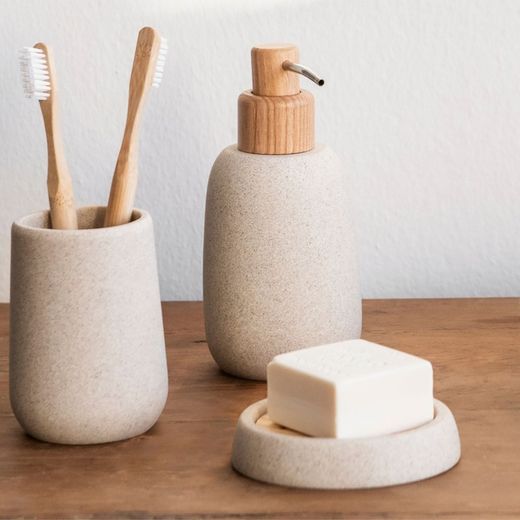 Dispensador de jabón, 8 x 8 x 17 cm, de arenisca y madera de fresno en beige | Colección Sandstone