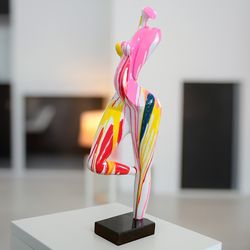 Sculpture féminine Hazel, 31 x 19 x 89 cm, en polyrésine multicolore