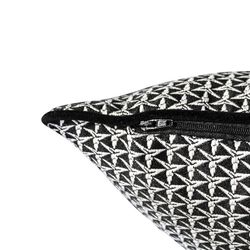Funda de cojín, 60 x 60 cm, con estampado geométrico triangular crudo/negro | Colección Breda