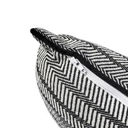 Funda de cojín, 60  x  60 cm, con estampado líneas zigzag negro/blanco  | Colección Breda
