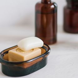 Jabonera, 13,5 x 9,5 x 3,5 cm, de vidrio en ámbar | Colección Amber