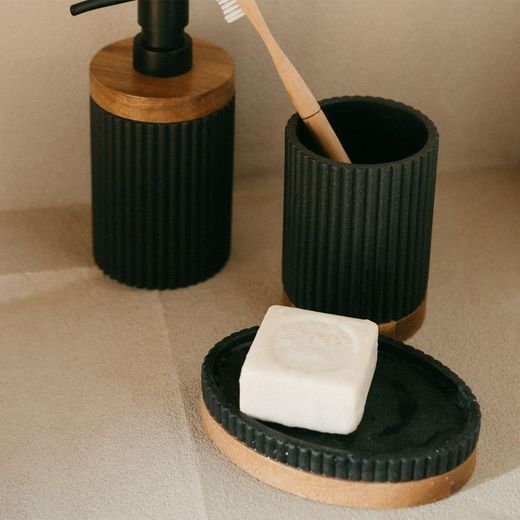 Jabonera, 14 x 9,5 x 3 cm, de poliresina y madera de acacia en negro y natural | Colección Striped