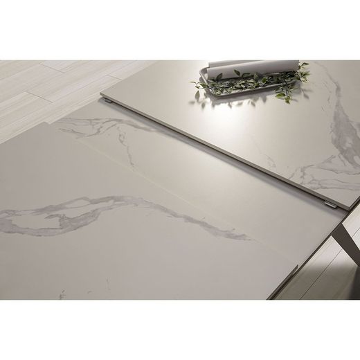 Mesa, 160/220 x 90 x 76 cm, de cerámica y metal en blanco  | Colección Lula