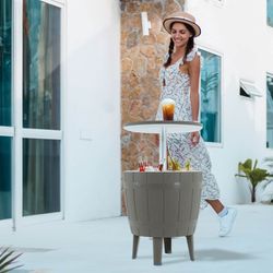 Mesa Nevera para Jardín 3 en 1 de Resina Cosmopolitan Beige Gardiun, 37 L, 48,5x48,5x57/82 cm – Mesita, Nevera y Asiento en un Solo Producto, Color Gris