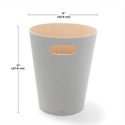 Cestino, 23 x 23 x 28 cm, in legno grigio | Collezione Woodrow