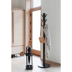 Portaombrelli, 22 x 24 x 68 cm, in resina color noce e nero | Collezione Bellwood