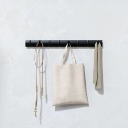 Portabastoni, 81 x 3 x 6 cm, in legno di pioppo nero | Collezione Flip