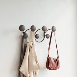 Portabastoni da parete, 43 x 10 x 17 cm, in acciaio nero e naturale | Collezione Dotsy