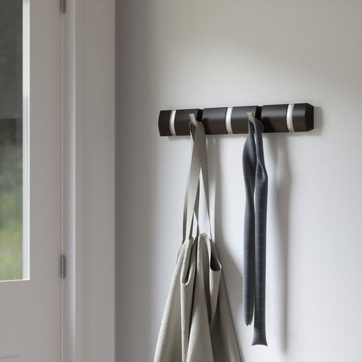Portabastoni da parete, 51 x 6 x 3 cm, in legno di pioppo e ABS nero | Collezione Flip
