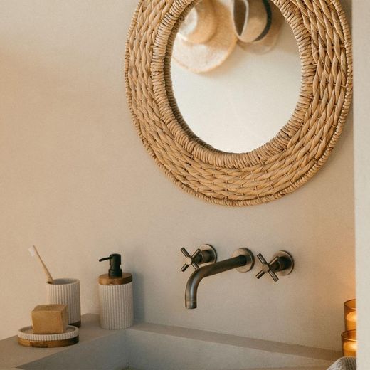 Porta-spazzolino, 8 x 8 x 11 cm, in poliresina e legno di acacia in beige e naturale | Collezione Striped