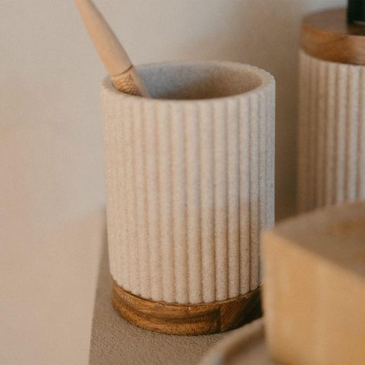 Porta-spazzolino, 8 x 8 x 11 cm, in poliresina e legno di acacia in beige e naturale | Collezione Striped