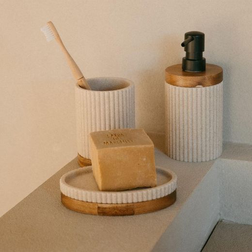 Porta-spazzolino, 8 x 8 x 11 cm, in poliresina e legno di acacia in beige e naturale | Collezione Striped