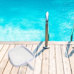 Recogehojas de piscina Kokido con conexión palomilla, red de nylon y marco ABS