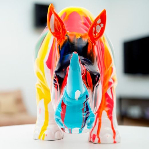 Rinoceronte, 54 x 18 x 24 cm, de poliresina multicolor