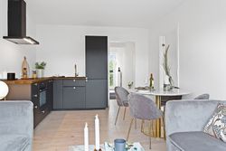 Sedia da pranzo, 56 x 51 x 76 cm, in velluto grigio | Collezione Geneve