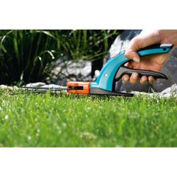 Tijera cortacésped orientable Gardena Comfort 360° con cierre de seguridad
